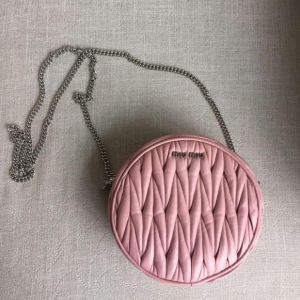 MiumiuŮ 2017ٷ¿ ݳƷ 피MھdƤ