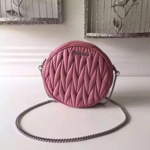  MiumiuŮ 2017¿ ݳƷ 피MھdƤ