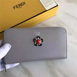 FENDI ҵ СţƤCRAYONS 2017¿ bpɫƤﻨL(zhng)X(qin) ɫ