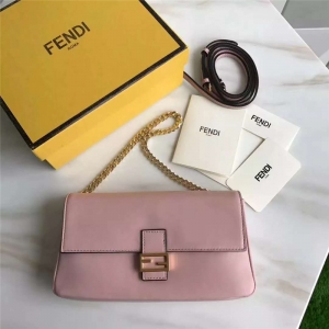 212 FENDI ҵ r(sh)bMICRO BAGUETTE wpF 朗l б ɫ