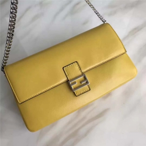 212 FENDI ҵ r(sh)bMICRO BAGUETTE wpF 朗l б Sɫ
