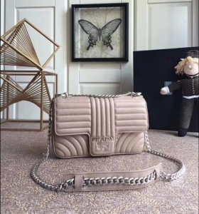 1BD108 Prada _(d) ͬ M(jn)ڼ{ţƤ Ứﲼ