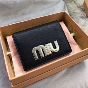 5MV204 MIUMIU (zhun) LOGO ƴɫ ڴСX(qin) ɫ