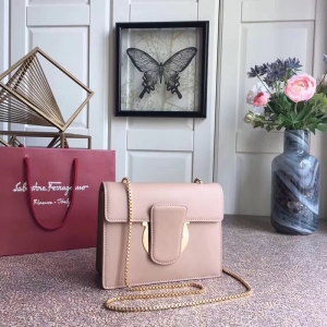 21F893 Ferragamoְ h(hun) ƸĽŮ СţƤ ̖ w朗l 