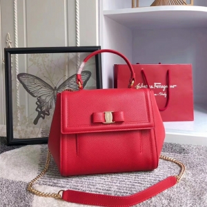 21G697 FerragamoƸĽ VaraY(ji) ̖ ƼyţƤ w t