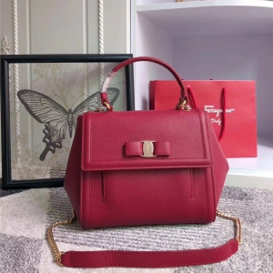 21G697 FerragamoƸĽ VaraY(ji) ̖ ƼyţƤ w Ƽt