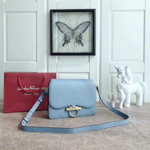 21H321 Ferragamoִ ﶬ(f) Gancinii ƸĽŮ w ˮ{