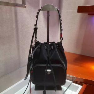 1BH1864 Pradaִ Tᔼ玧 KˮͰ _μб ɫ