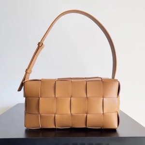 Bottega Veneta  IntreccioƤ Brick Cassette米 ɫ