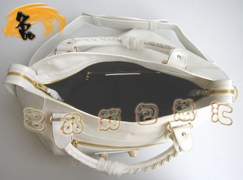 084338B A1:1Ʒ|(zh) BALENCIAGA(jng)C܇ б ҕr