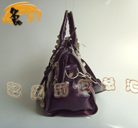 084328A ¿Ůʿ BALENCIAGA(jng)C܇ Ů ҕr