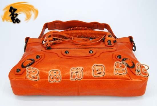 103208  ҙC(j)܇ Balenciagaμ M(jn)Ƥr(sh)Ů  ɫ