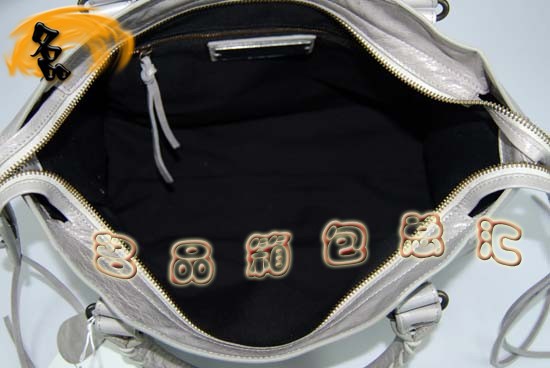 115748L  ҙC(j)܇ Balenciagaμ M(jn)Ƥr(sh)Ů  \ɫ