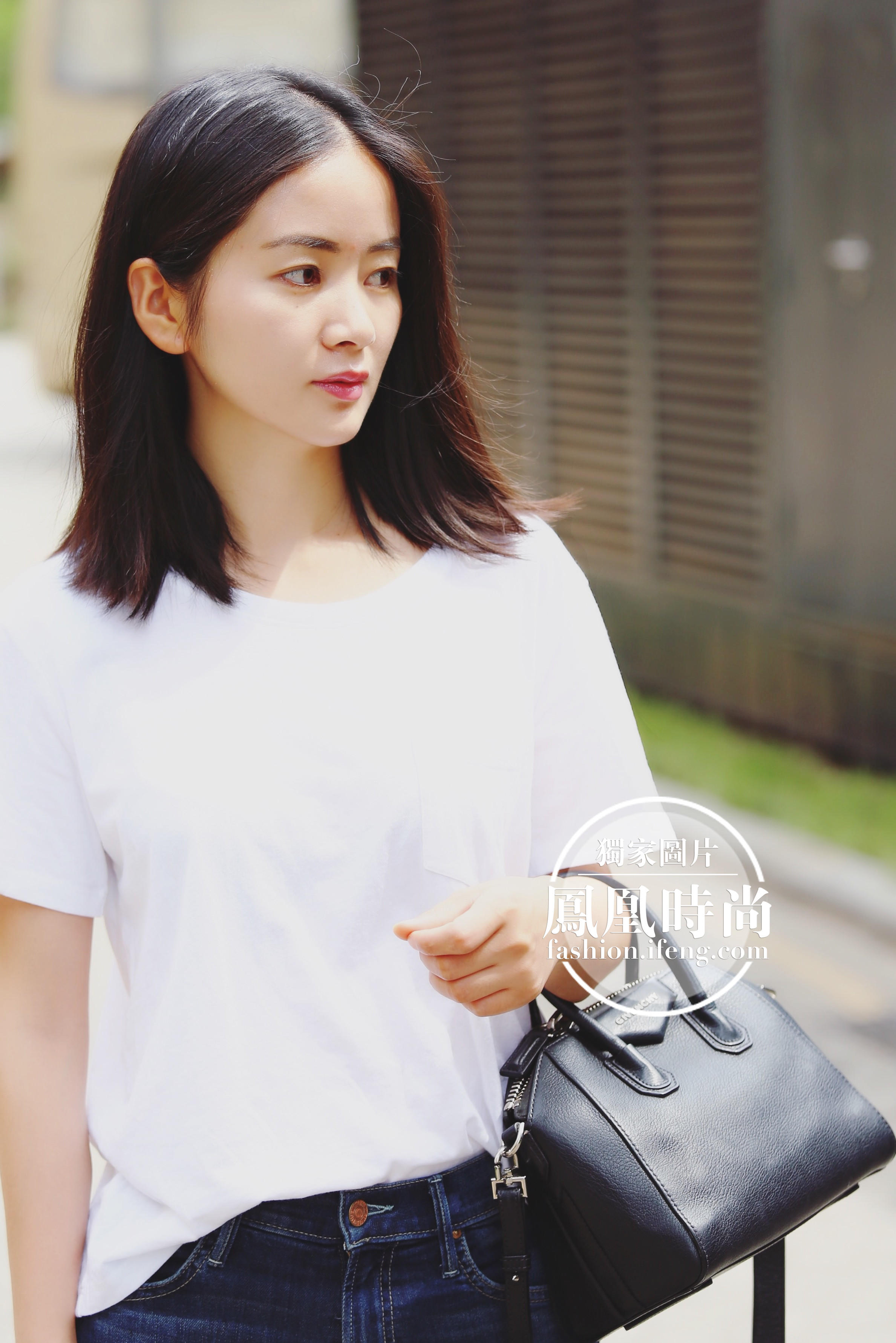 DƬ