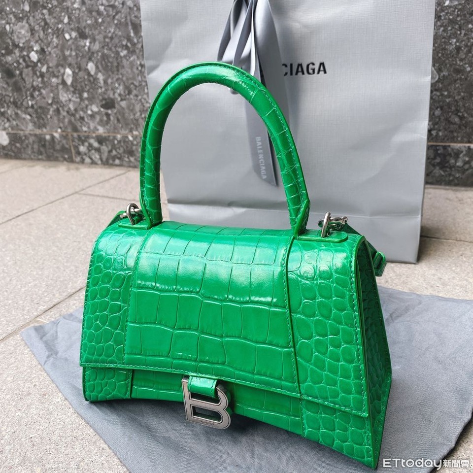 BALENCIAGA  DӛUvz